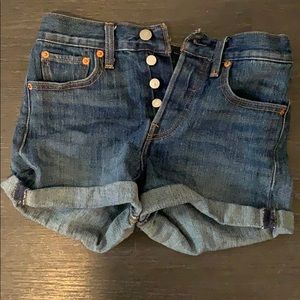 Levi’s wedgie fit shorts